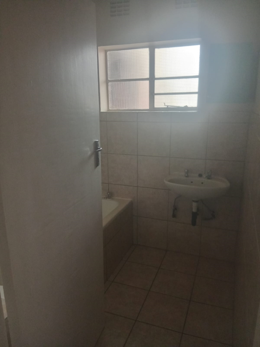 To Let 1 Bedroom Property for Rent in Southernwood Eastern Cape